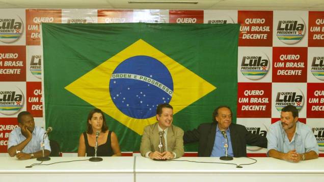 juca-kfouri-jose-trajano-e-socrates-dao-entrevista-na-sede-do-pt-na-vila-mariana-apos-entregarem-uma-carta-para-o-lula-com-sugestoes-para-o-esporte-1315270854920_1920x1080